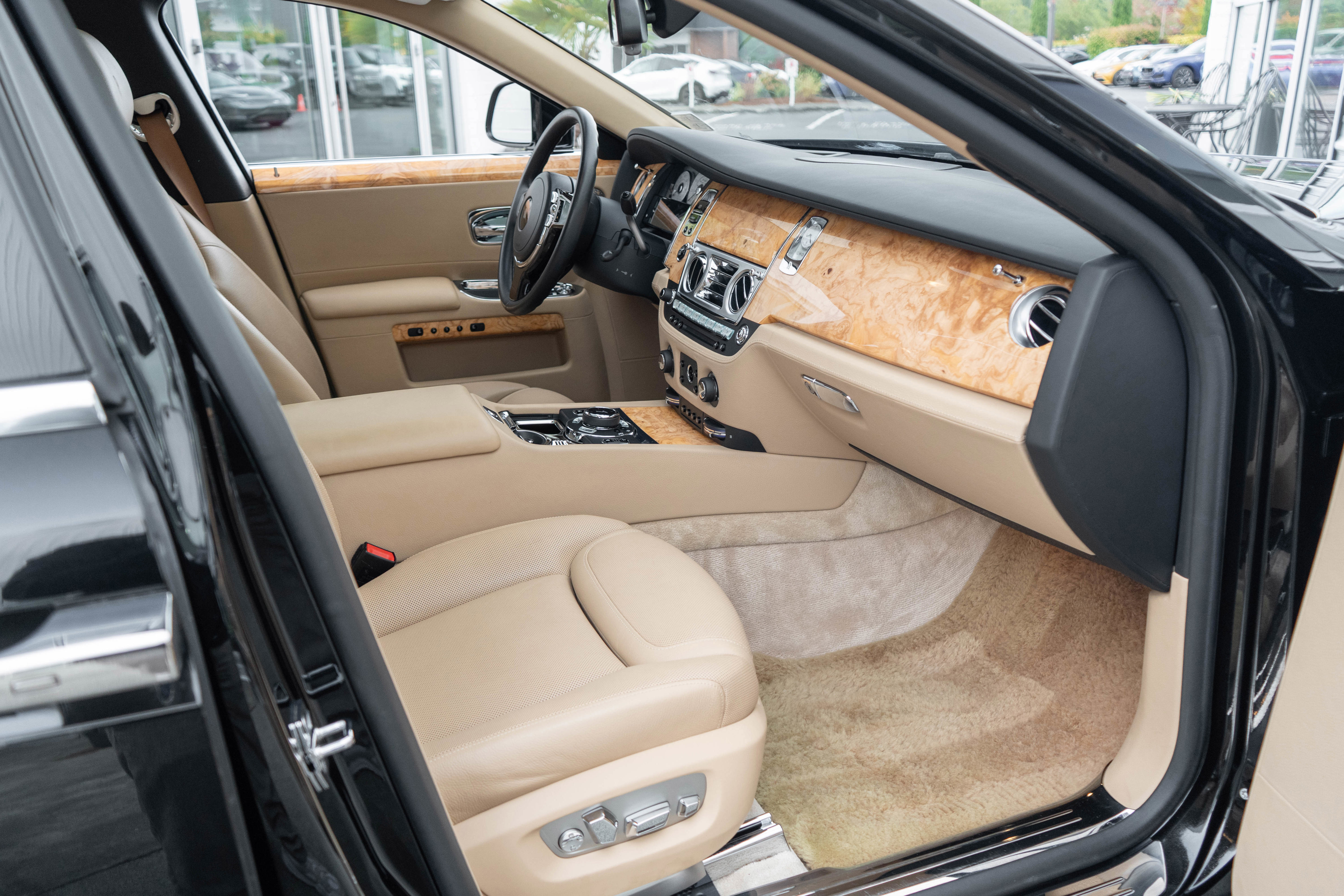 Used 2017 Rolls-Royce Ghost image 60