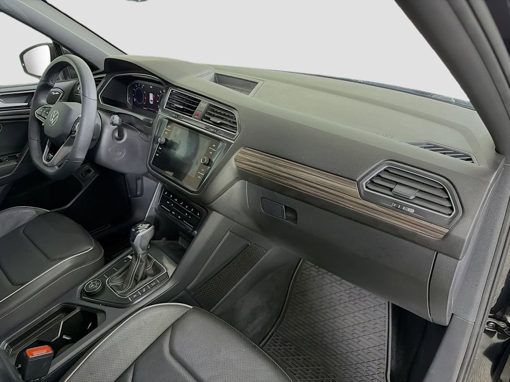 Used 2022 Volkswagen Tiguan SEL R-Line image 33