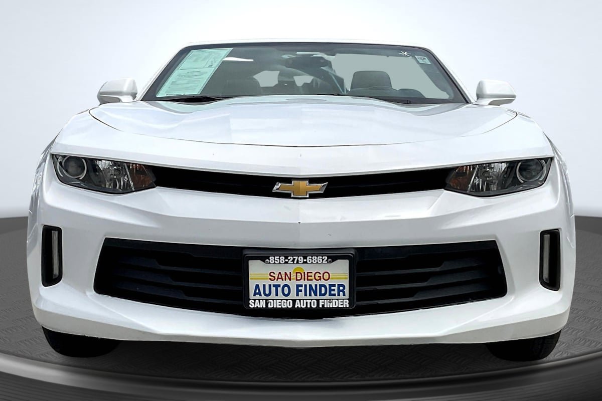 Used 2018 Chevrolet Camaro LT RWD image 3