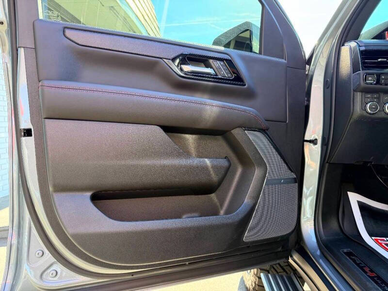 Used 2025 GMC Yukon AT4 Ultimate w/ LPO, Floor Liner Package AWD/4WD image 18