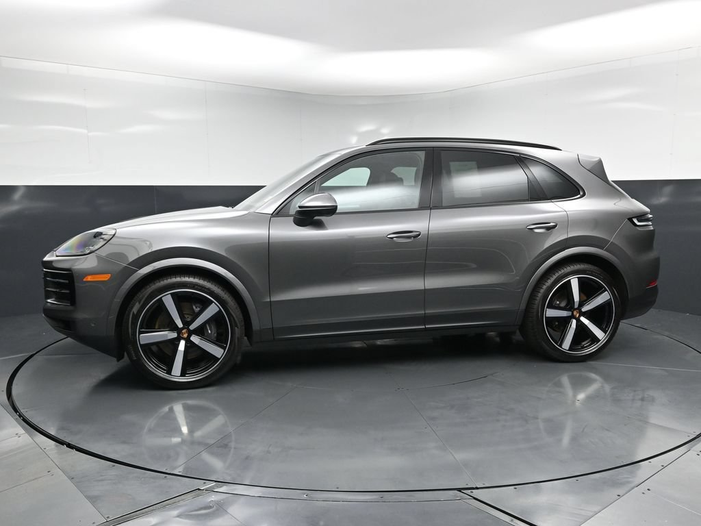 Certified 2025 Porsche Cayenne AWD/4WD image 2