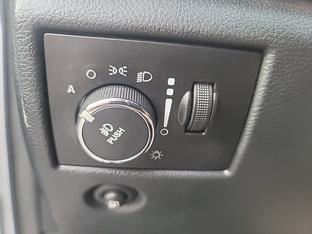 Used 2011 Jeep Grand Cherokee Overland image 17