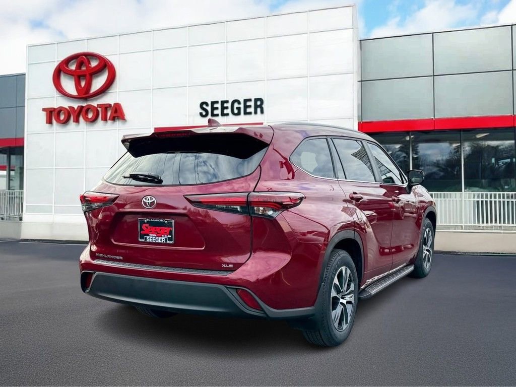 Used 2024 Toyota Highlander XLE video 3
