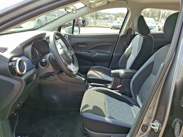 Used 2025 Nissan Versa SV FWD image 14