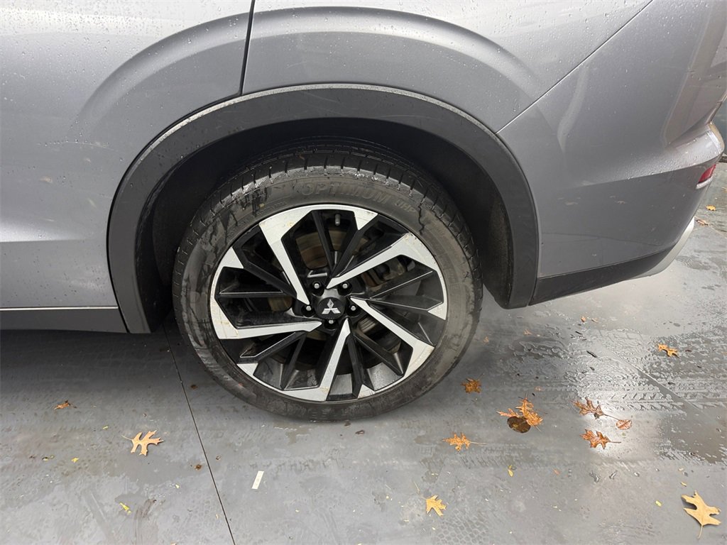 Used 2022 Mitsubishi Outlander SE image 35