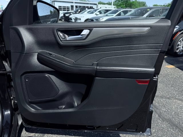 Used 2022 Ford Escape Titanium AWD/4WD image 15