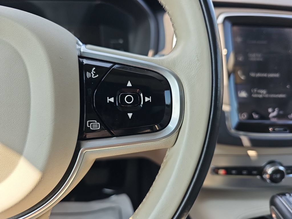 Used 2018 Volvo XC90 T5 Momentum w/ Convenience Package AWD/4WD image 18