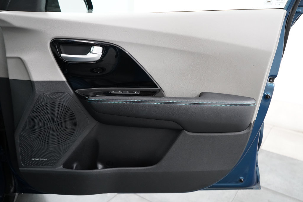 Used 2022 Kia Niro EX Premium FWD image 33