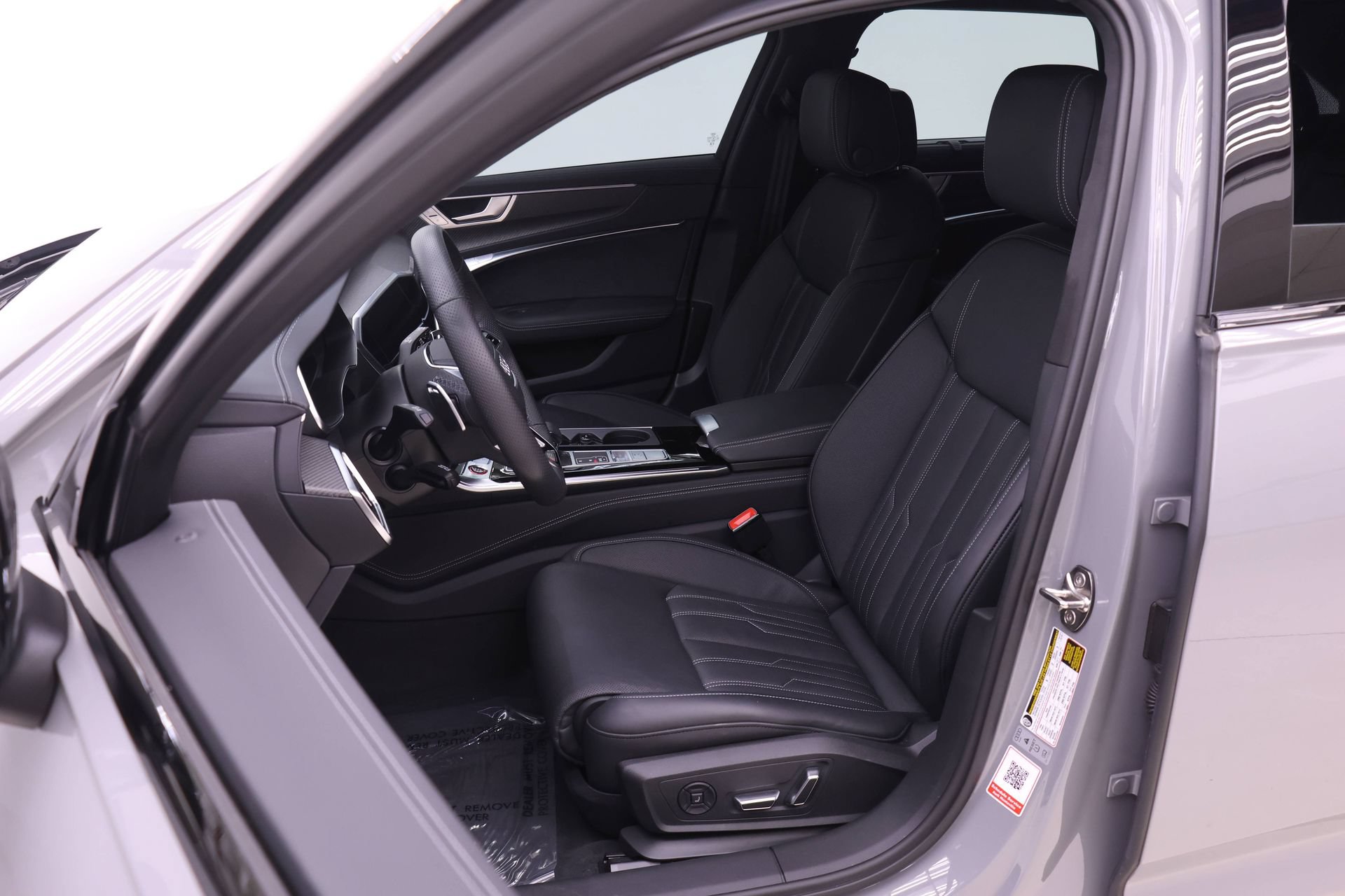 Certified 2025 Audi RS 6 performance AWD/4WD image 7
