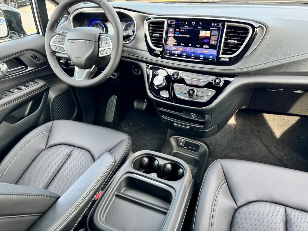 New 2027 Chrysler Pacifica Select FWD image 11