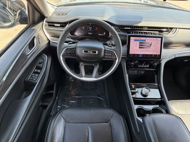 Used 2023 Jeep Grand Cherokee L Limited AWD/4WD image 10