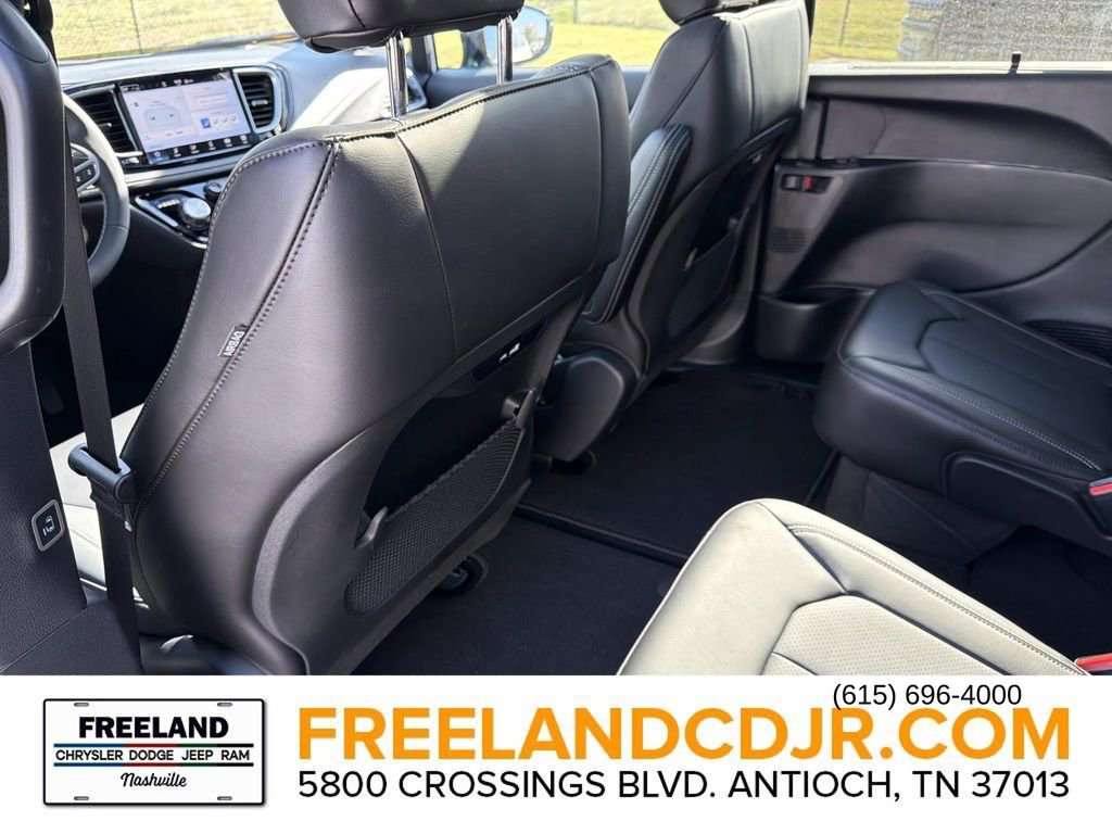 New 2026 Chrysler Pacifica Select image 16