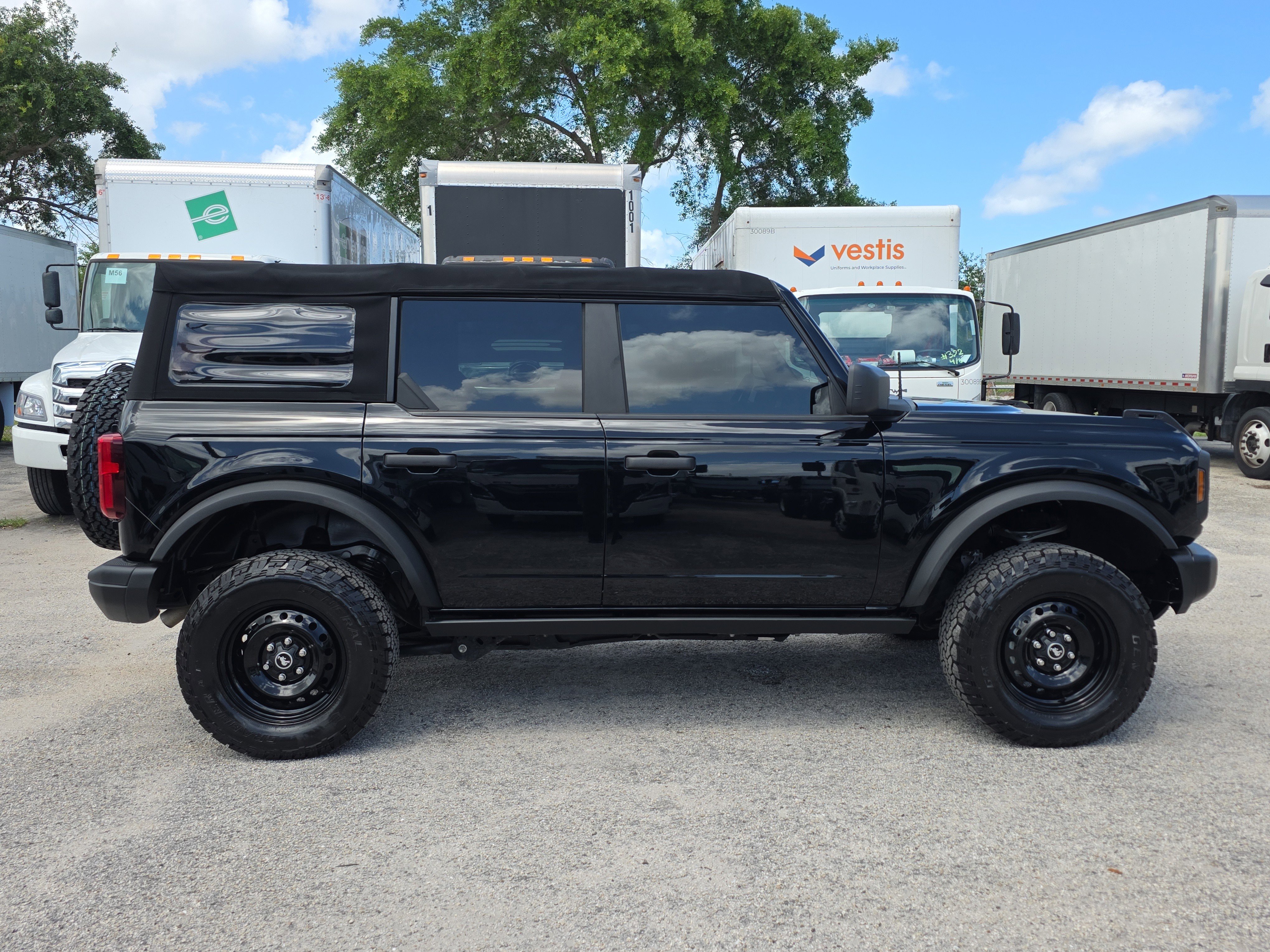 Used 2022 Ford Bronco Black Diamond image 8