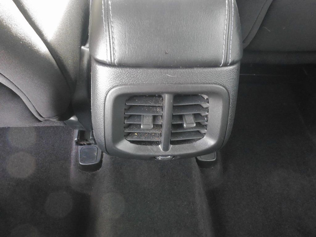 Used 2019 Jeep Cherokee Latitude w/ Cold Weather Group image 10