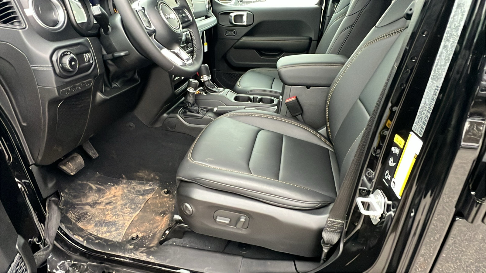 New 2026 Jeep Wrangler Unlimited Sahara AWD/4WD image 16
