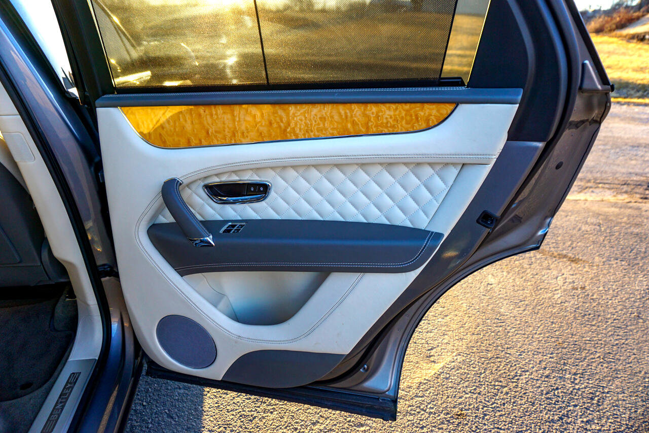 Used 2017 Bentley Bentayga W12 AWD image 48