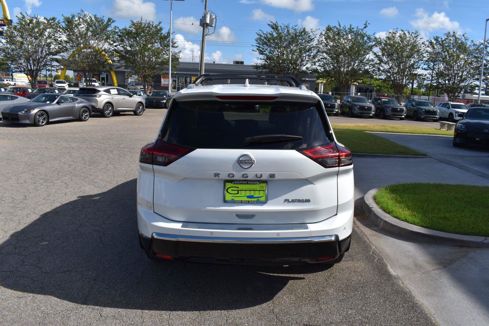 Used 2025 Nissan Rogue Platinum w/ Platinum Premium Package FWD image 10
