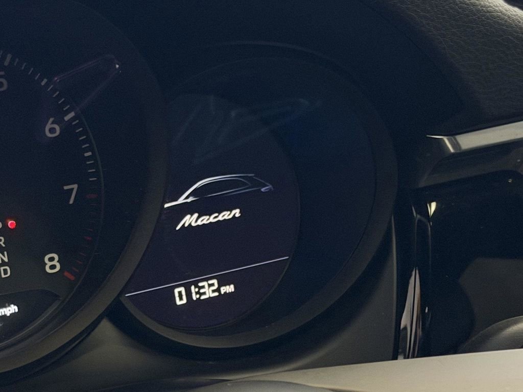 Certified 2022 Porsche Macan image 25