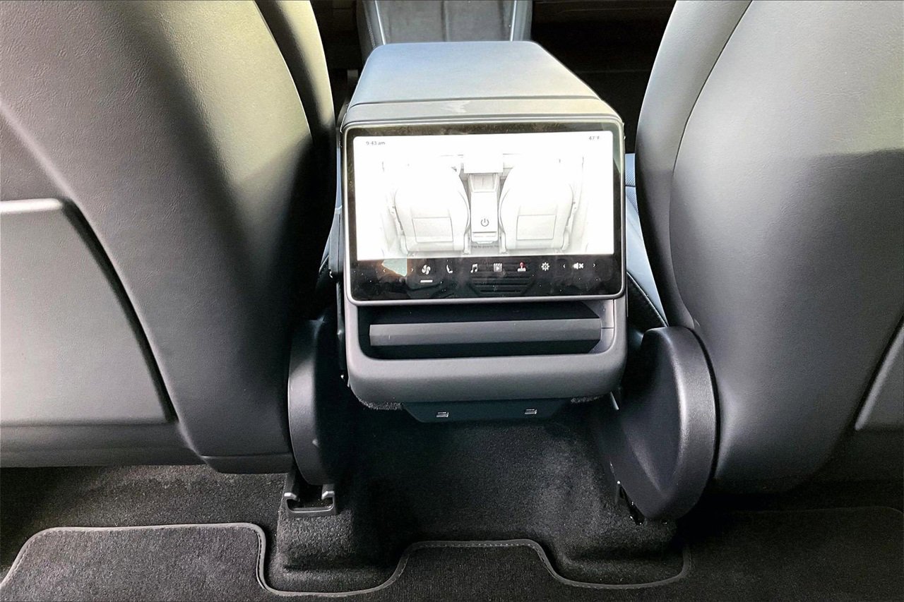 Used 2026 Tesla Model Y Long Range image 17