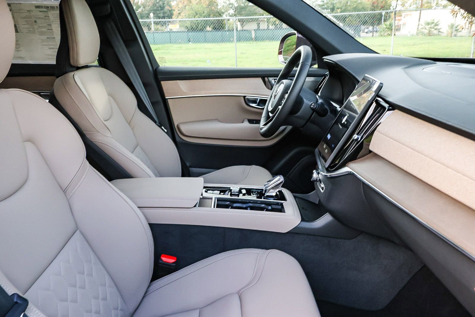 New 2026 Volvo XC90 B5 Plus w/ Protection Package image 16