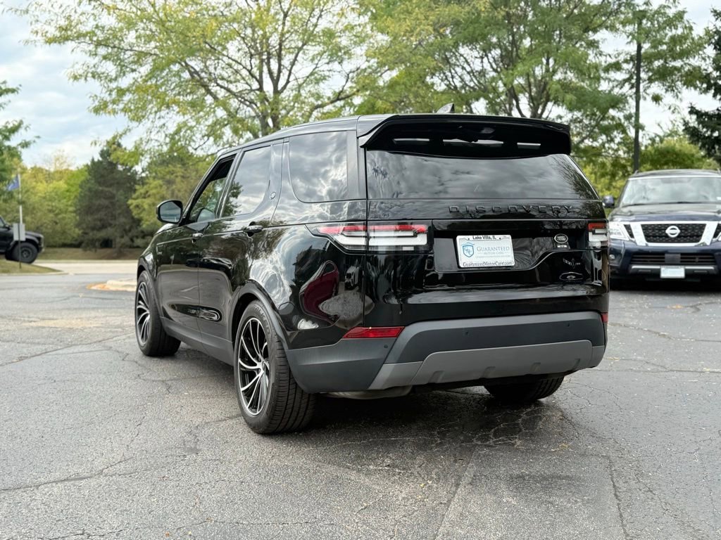 Used 2017 Land Rover Discovery SE image 13