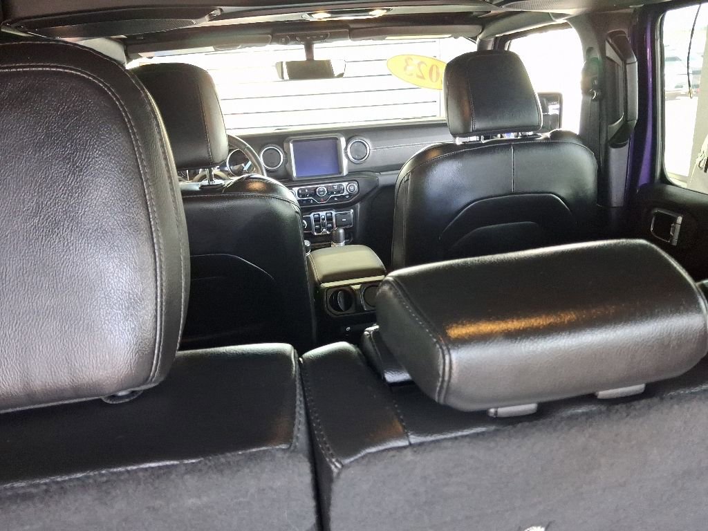 Used 2023 Jeep Wrangler Unlimited Sahara w/ Cold Weather Group AWD/4WD image 16