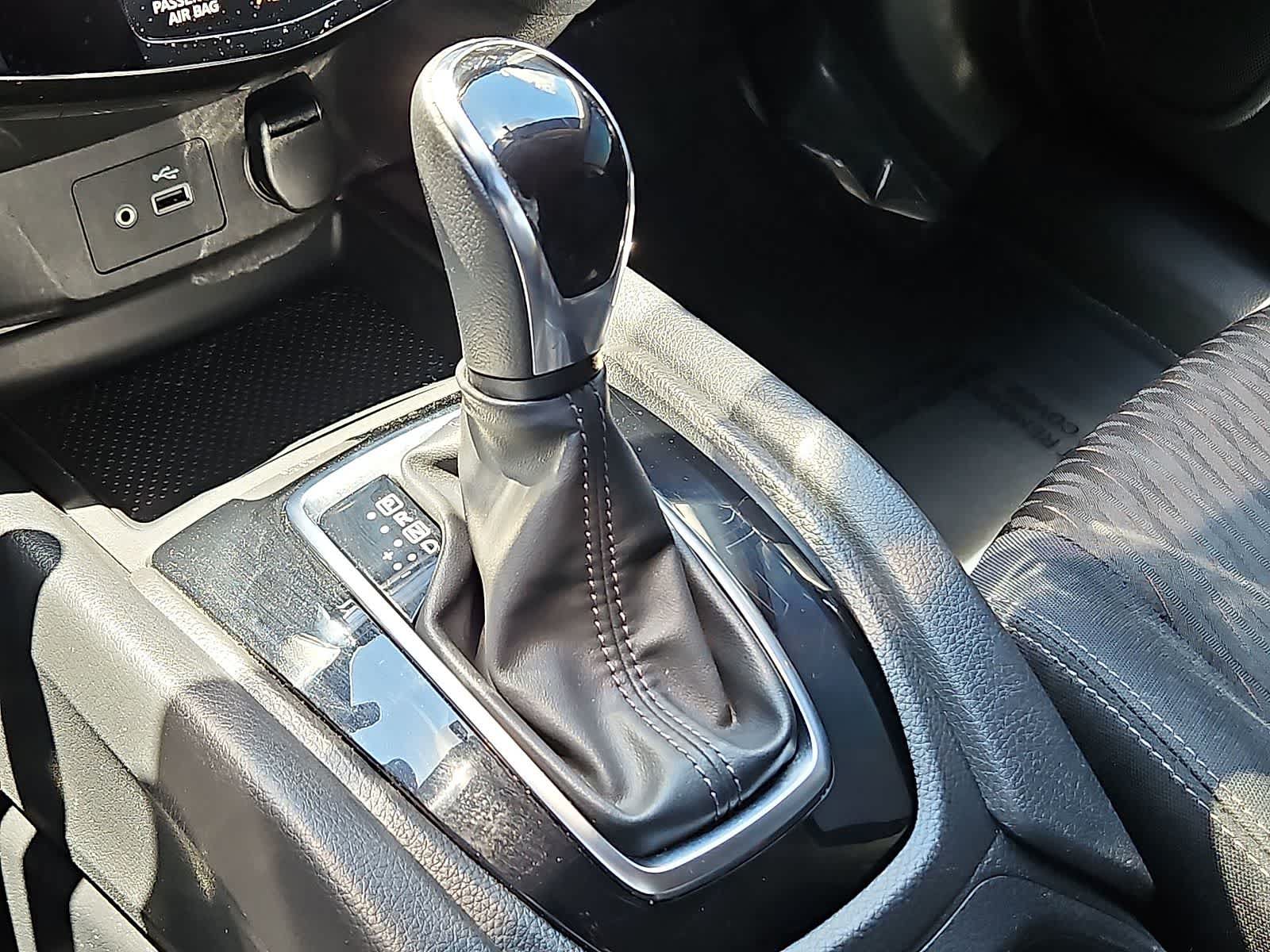 Used 2018 Nissan Rogue SV w/ Premium Package FWD image 22
