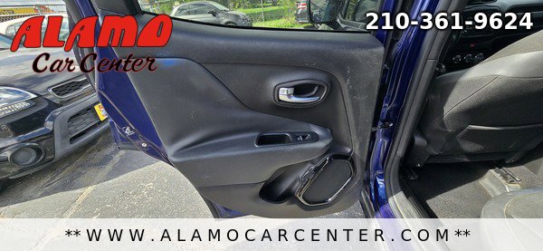 Used 2017 Jeep Renegade Altitude FWD image 32
