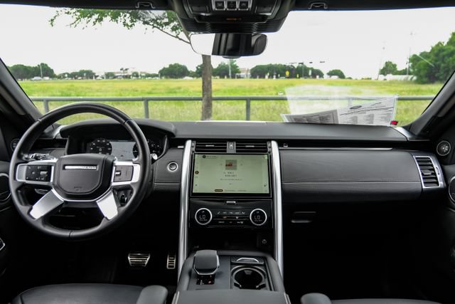 Used 2023 Land Rover Discovery HSE R-Dynamic AWD/4WD image 17