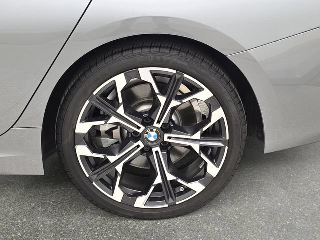 Certified 2026 BMW 330i xDrive Sedan w/ M Sport Package AWD/4WD image 30