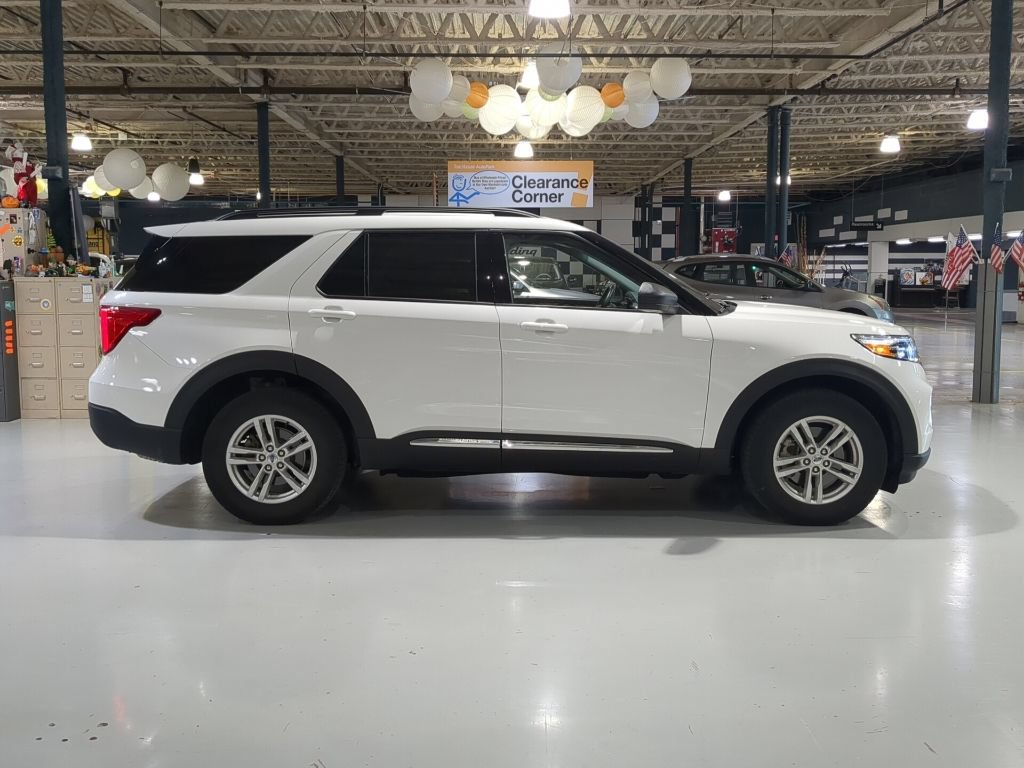Used 2023 Ford Explorer XLT w/ Equipment Group 202A AWD/4WD image 7