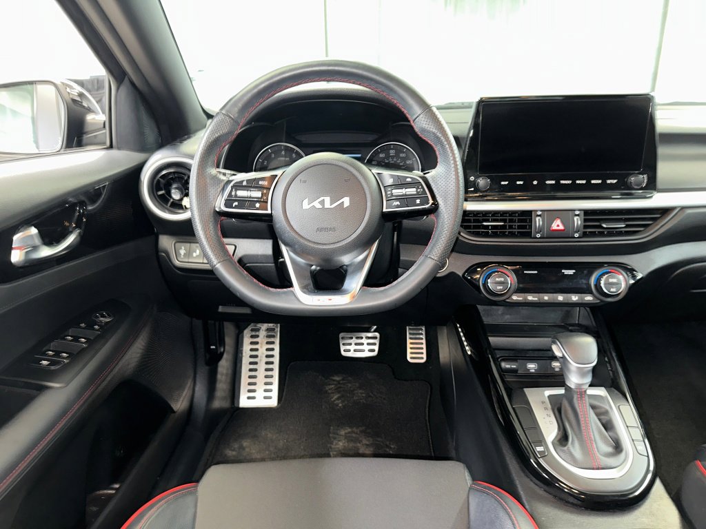 Used 2023 Kia Forte GT image 2