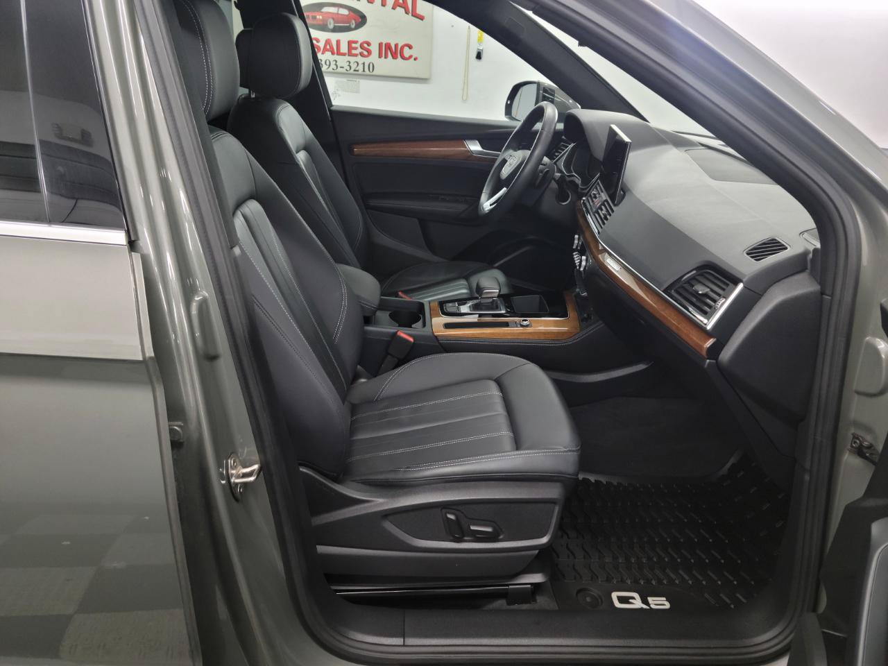 Used 2023 Audi Q5 2.0T Premium Plus w/ Premium Plus Package AWD/4WD image 15