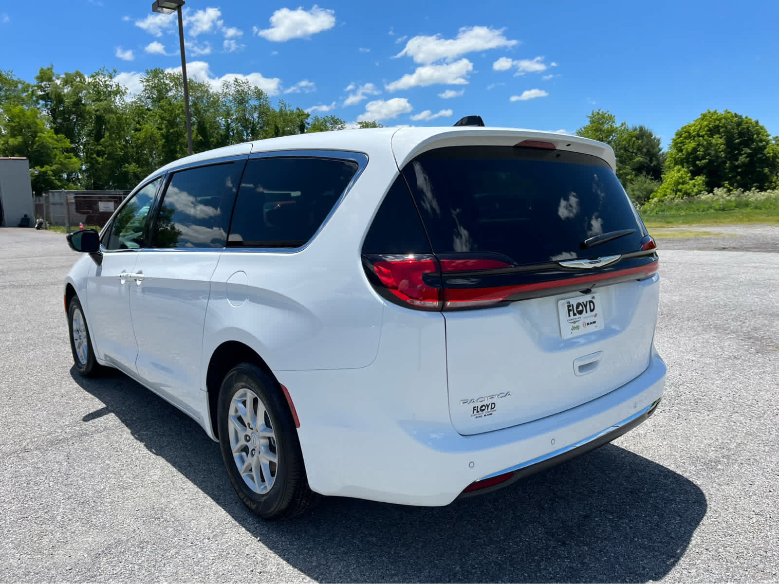 New 2026 Chrysler Pacifica Select FWD image 5