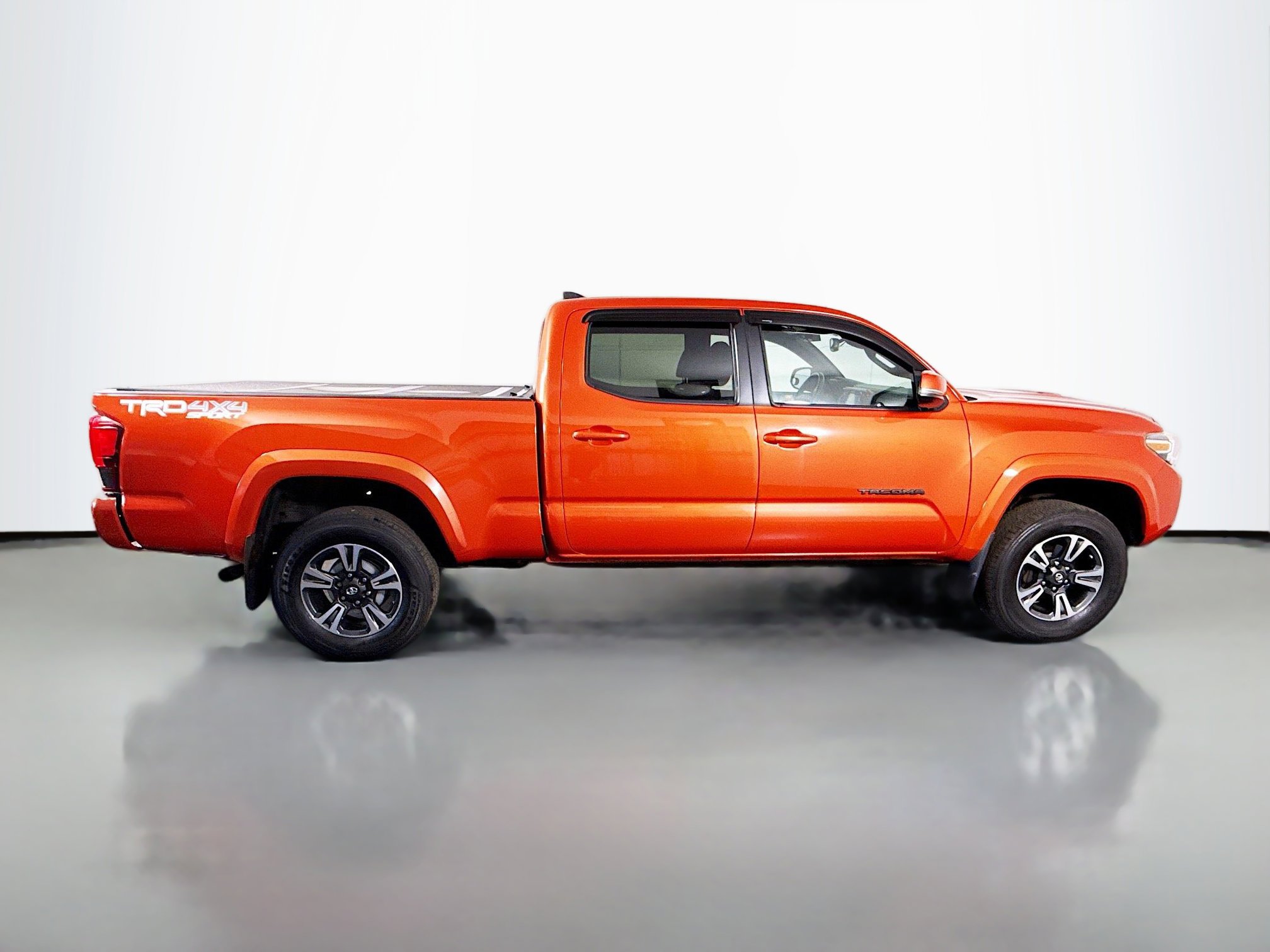 Used 2018 Toyota Tacoma SR5 image 11