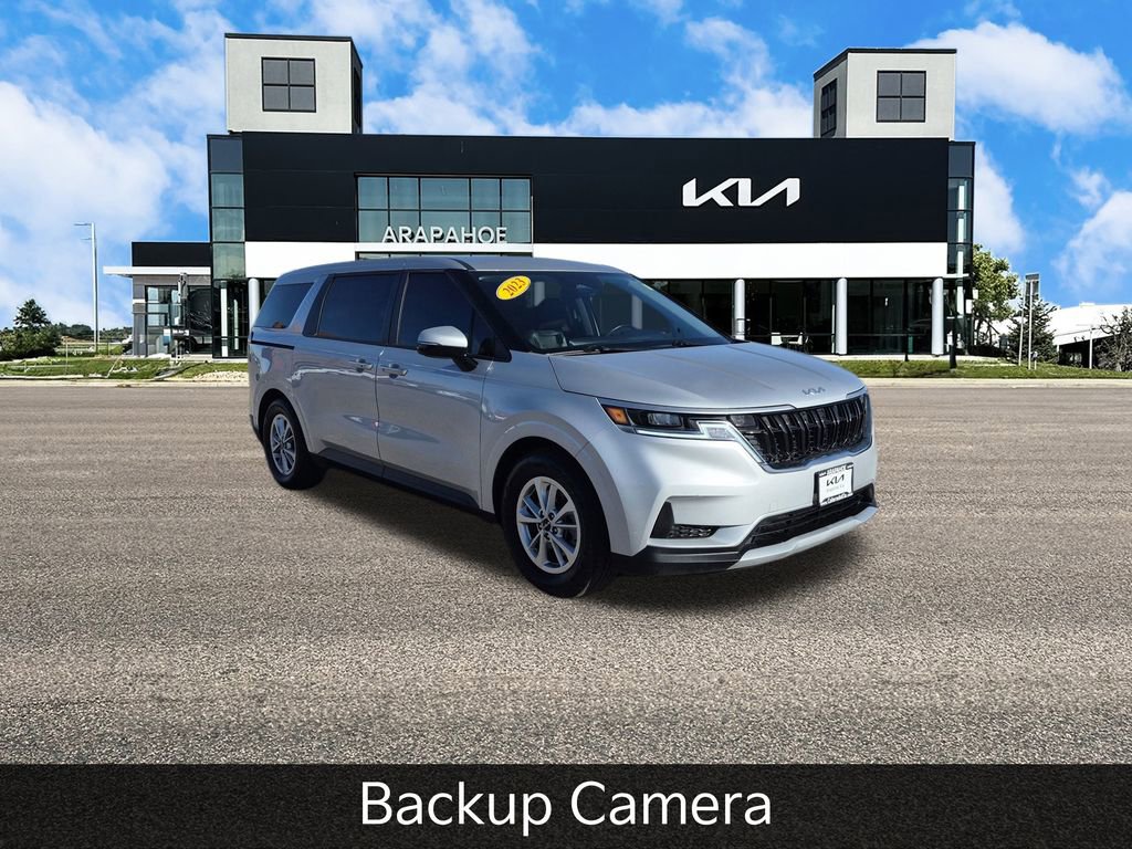 Used 2023 Kia Carnival LX image 3