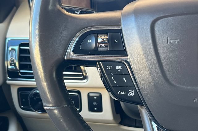 Used 2019 Lincoln Navigator Select w/ Technology Package RWD image 31
