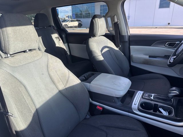 Used 2024 Kia Carnival LX FWD image 18