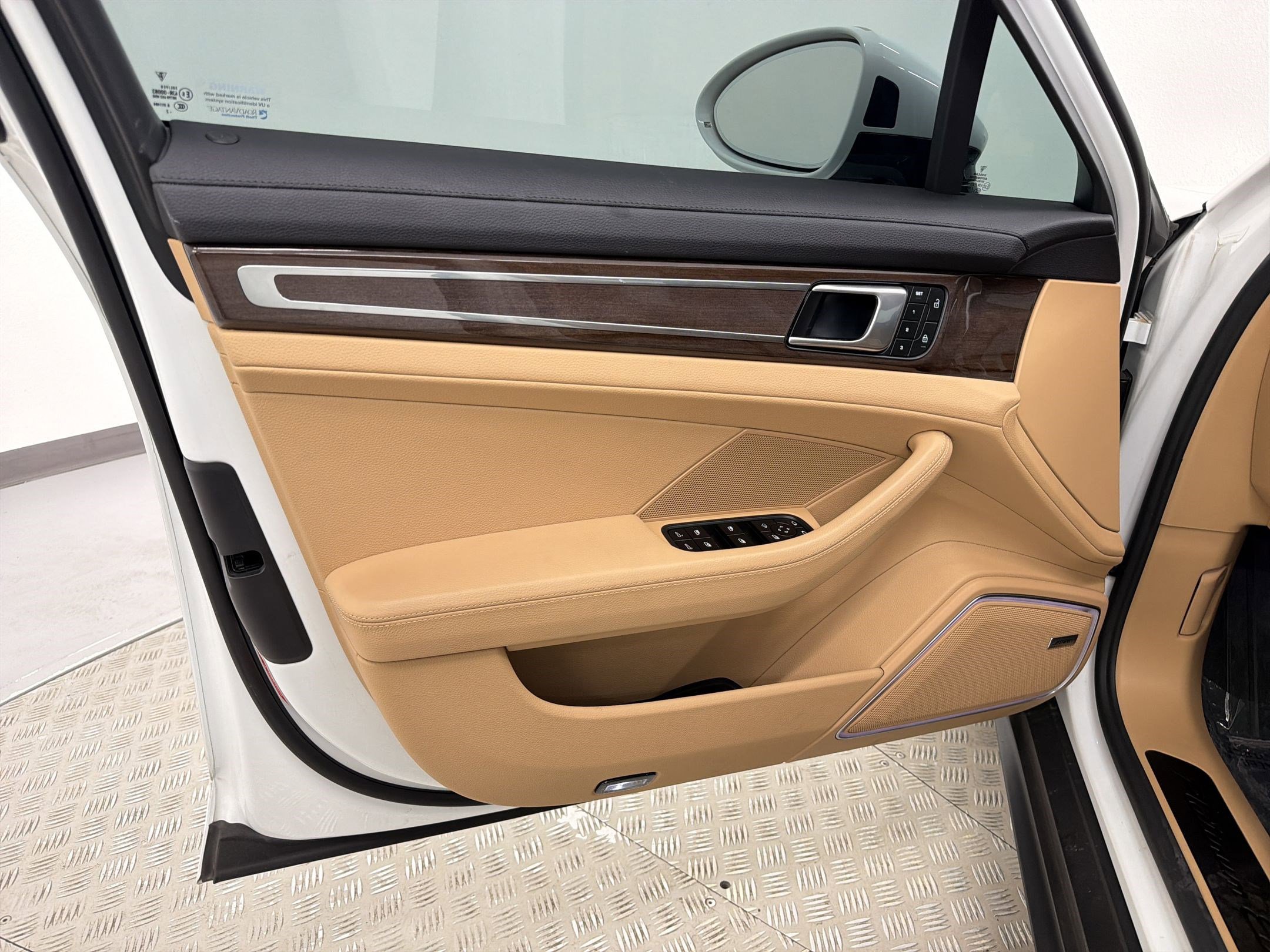 Certified 2023 Porsche Panamera Platinum Edition image 20