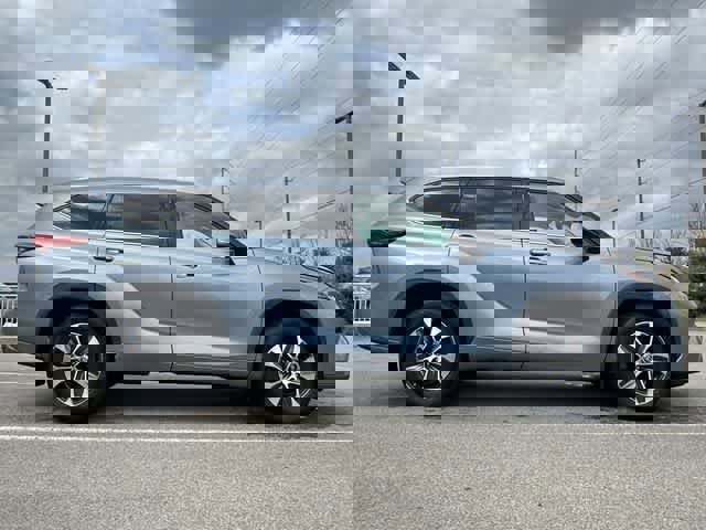 Used 2022 Toyota Highlander XLE image 3