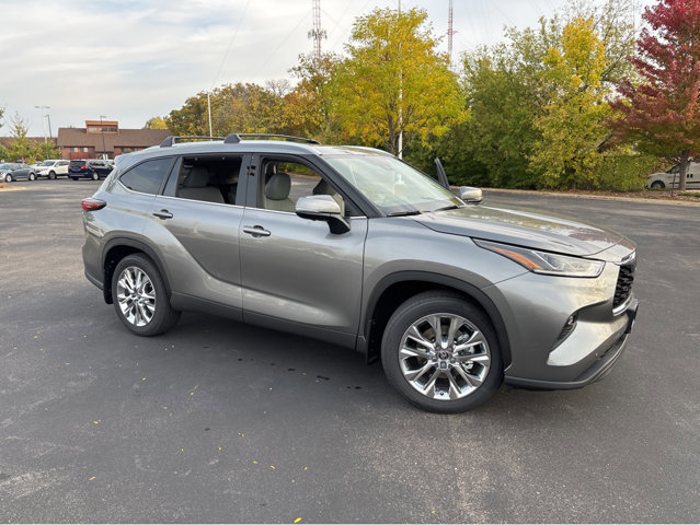 New 2026 Toyota Highlander Limited image 1