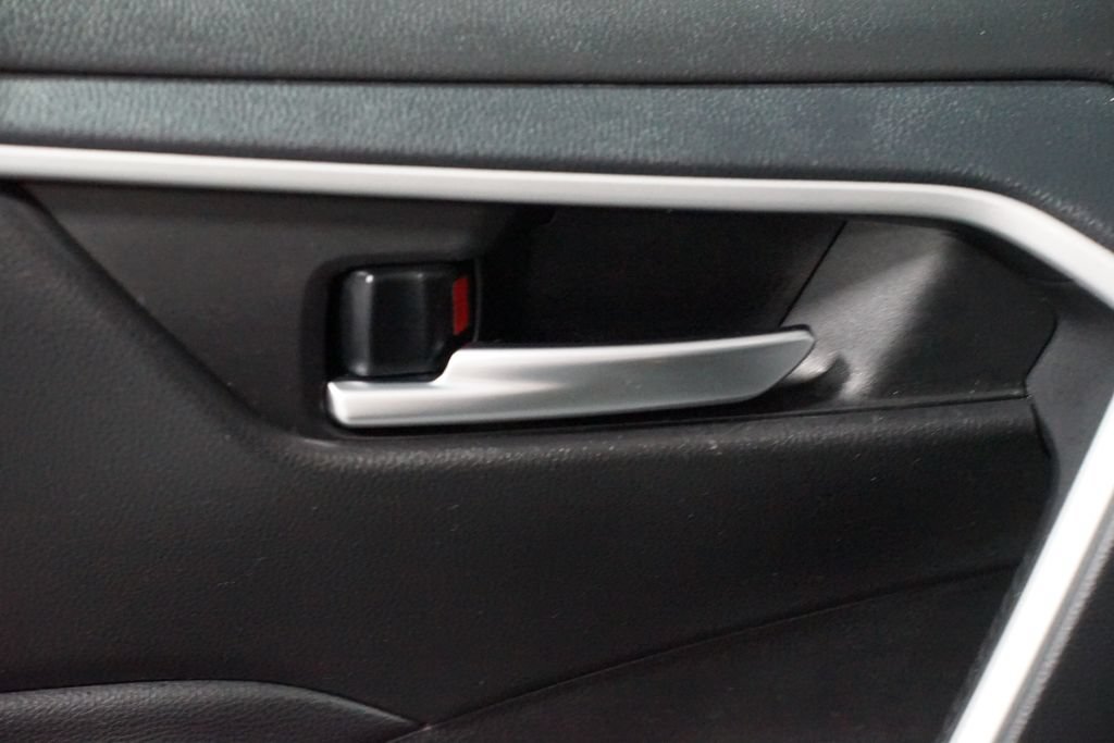 Certified 2025 Toyota RAV4 XLE FWD image 32