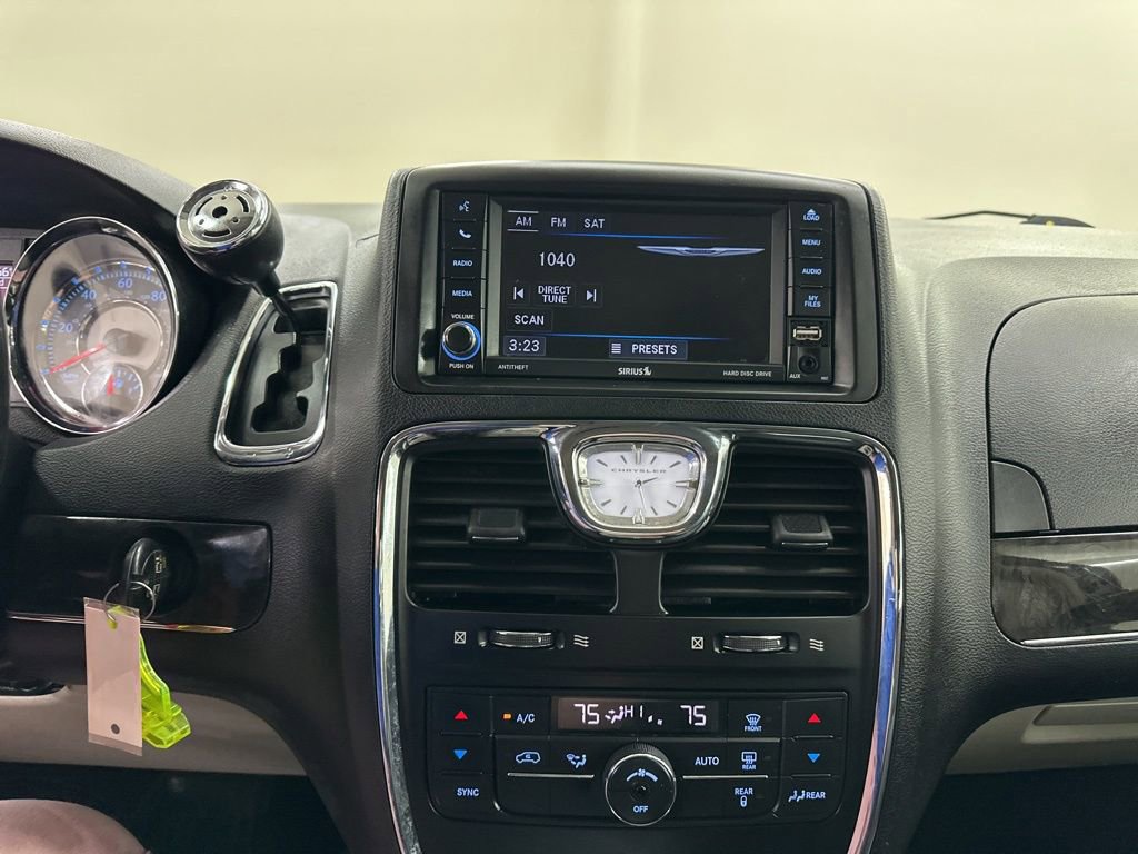 Used 2016 Chrysler Town & Country Touring image 37
