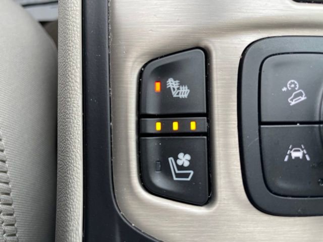 Used 2023 GMC Terrain Denali w/ Denali Premium Package AWD/4WD image 29