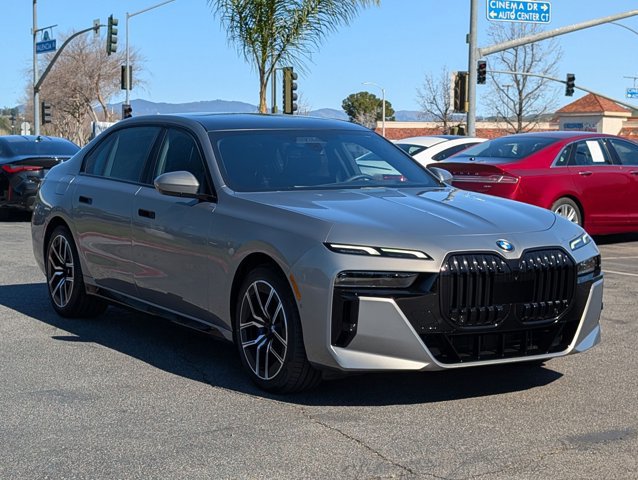 Used 2023 BMW 740i image 3