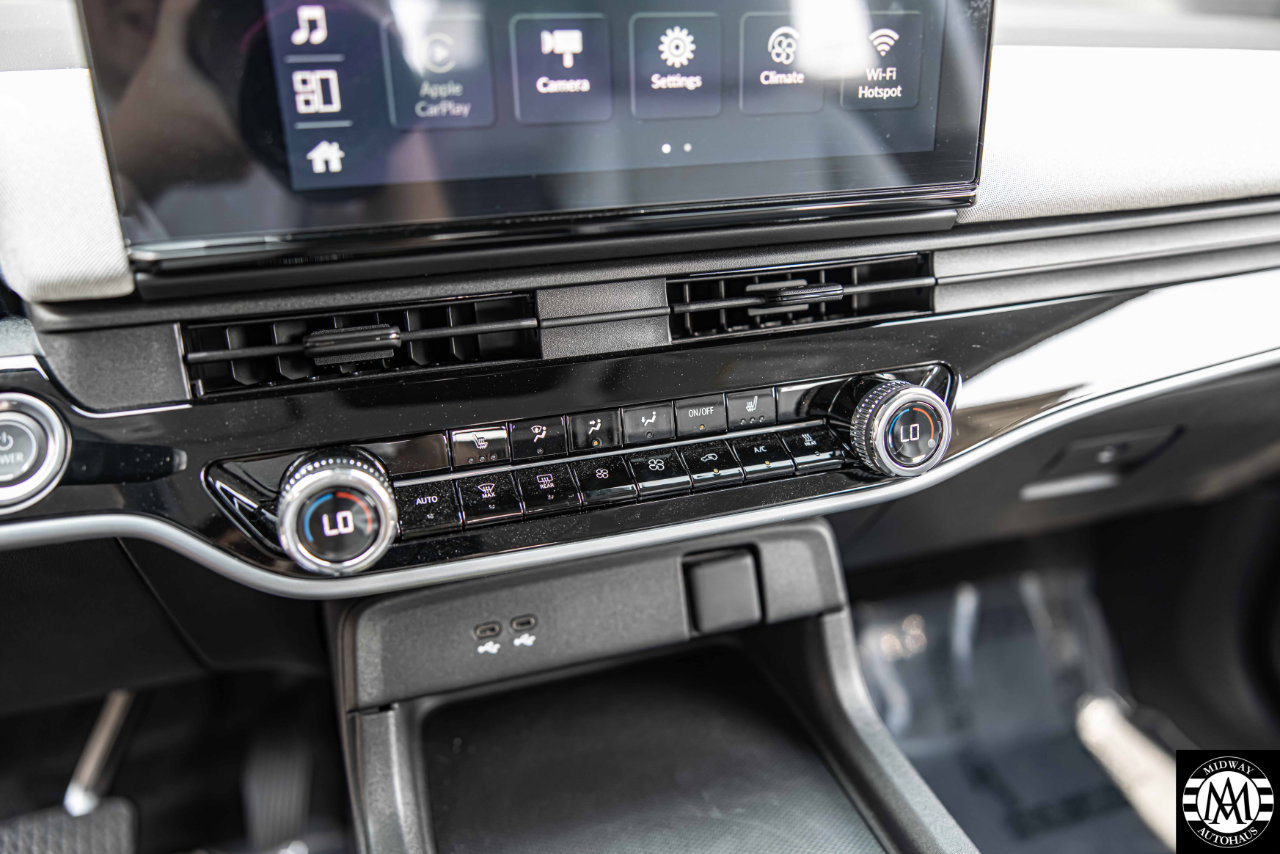 Used 2025 Honda Prologue EX image 26