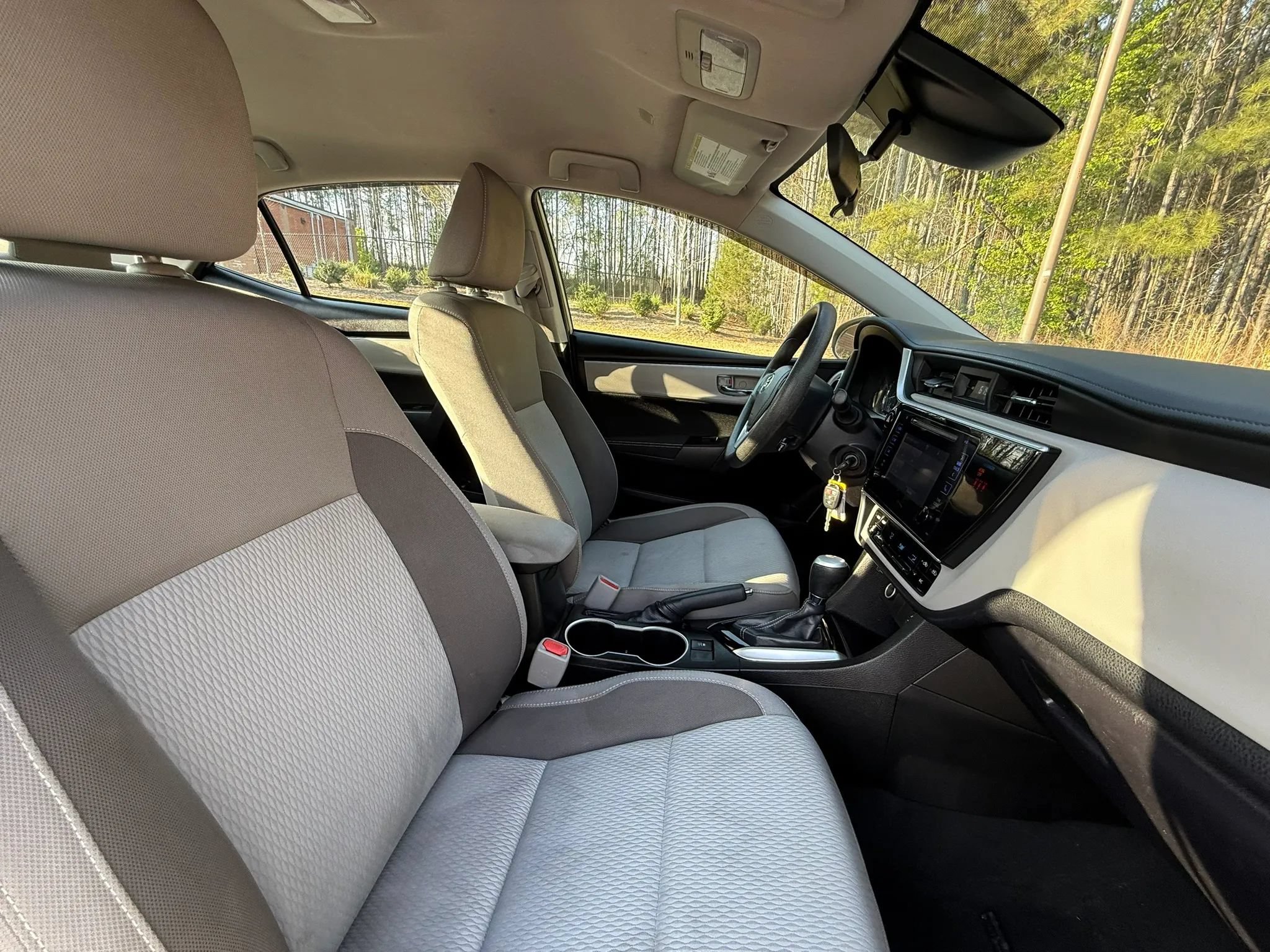 Used 2018 Toyota Corolla LE FWD image 22
