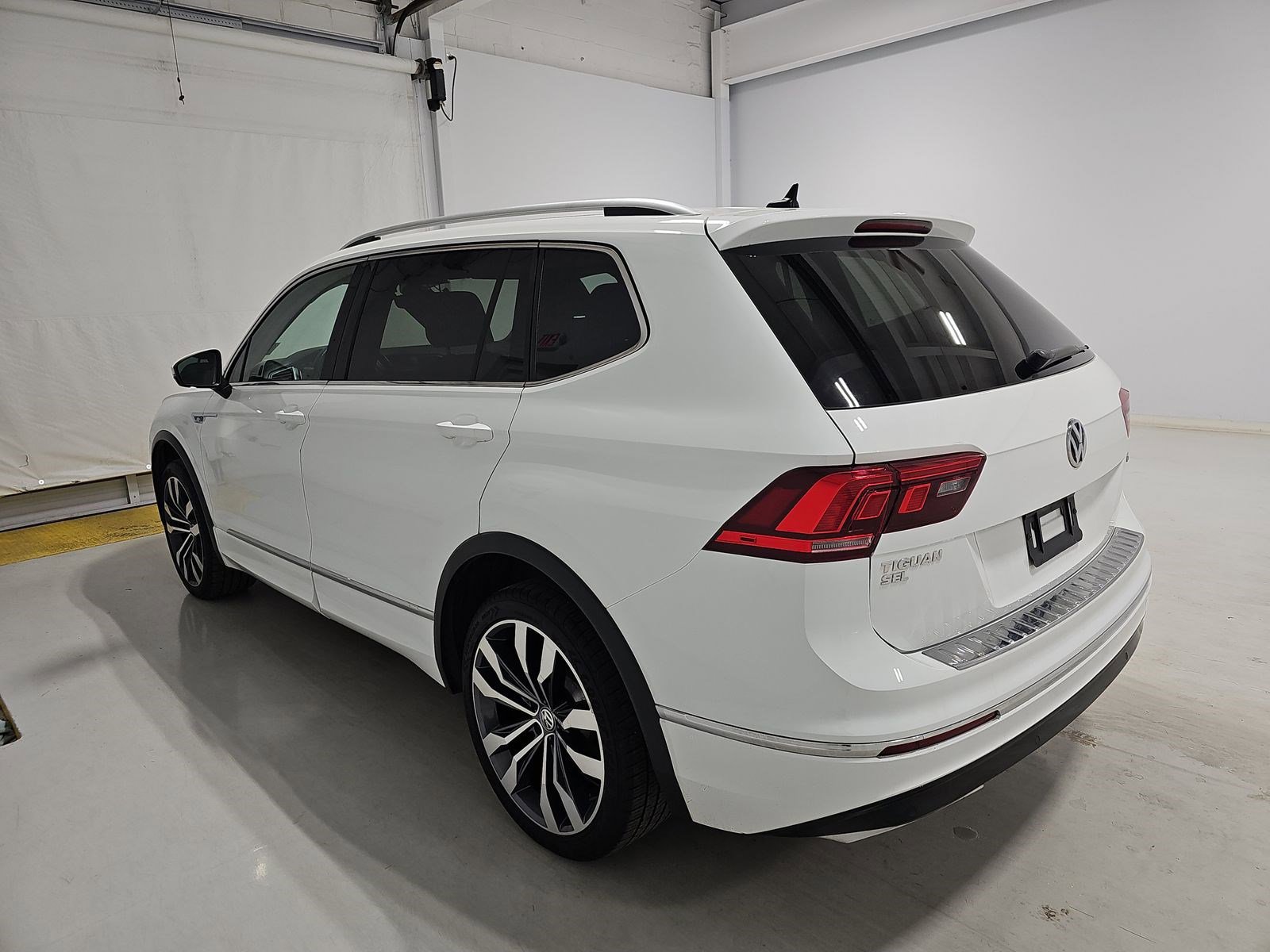 Used 2020 Volkswagen Tiguan SEL Premium R-Line image 7