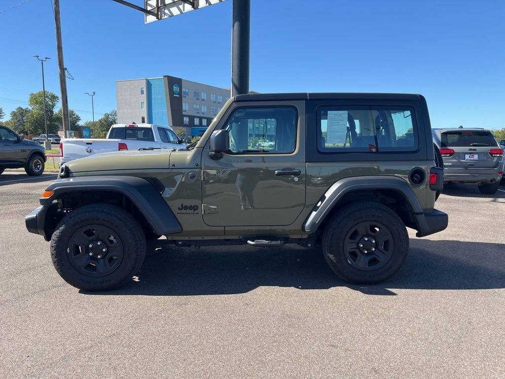 Used 2025 Jeep Wrangler Sport image 4