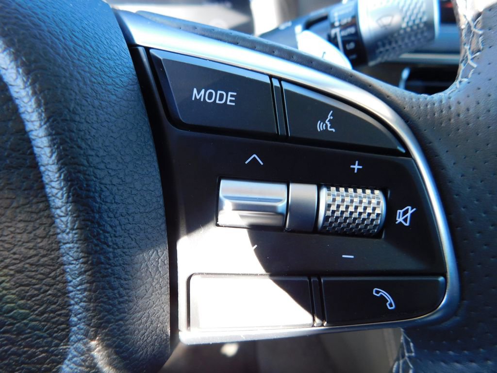 Used 2026 Genesis G70 2.5T Prestige image 20